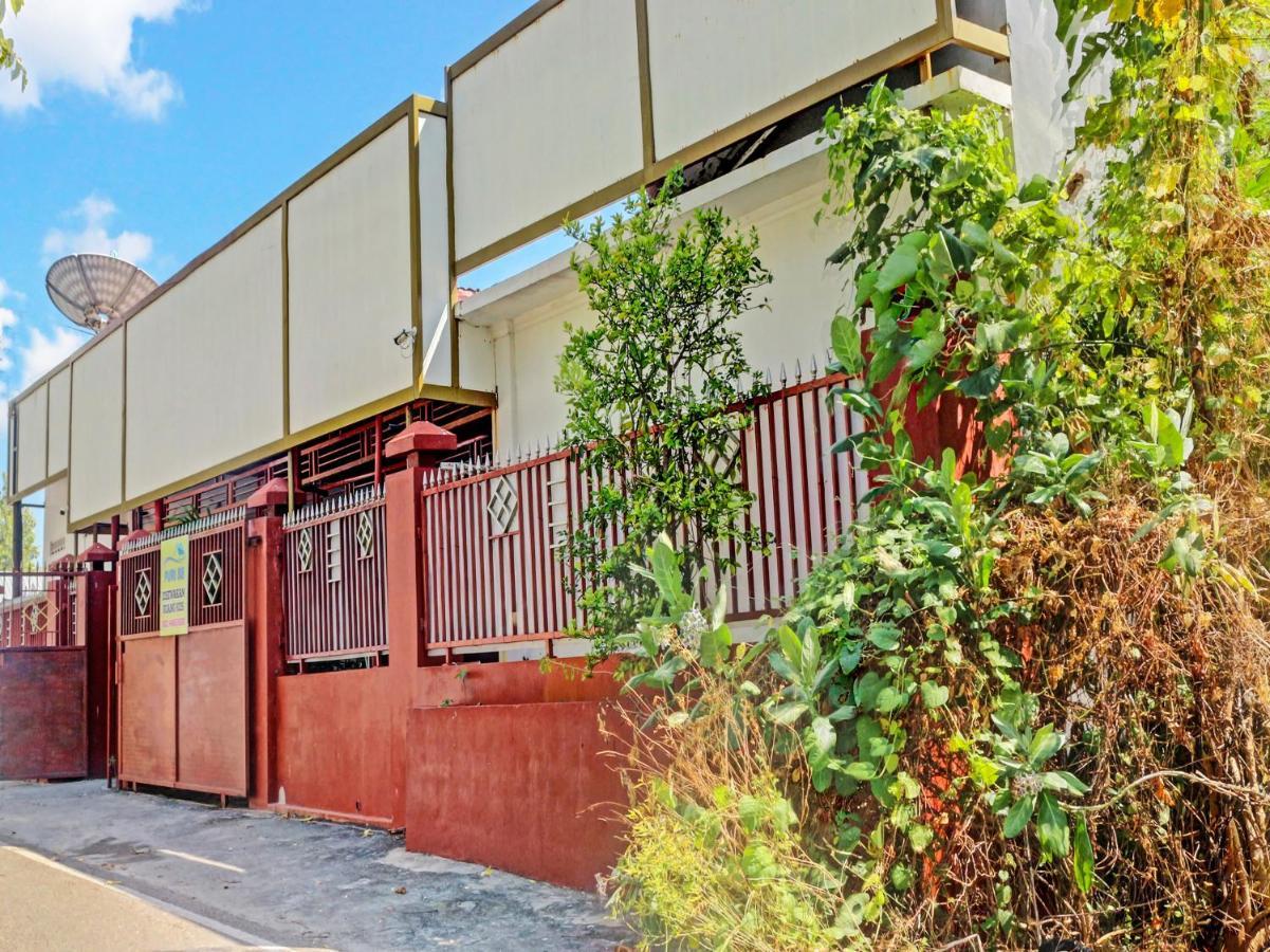Oyo 91416 Puri 88 Homestay Купанг Экстерьер фото